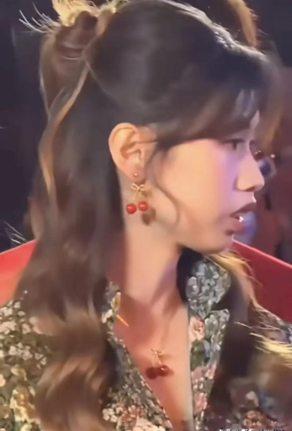 冯小刚的女儿，演技根本不需要好。这就是我今天看到某条热搜时，最直接的感受。不