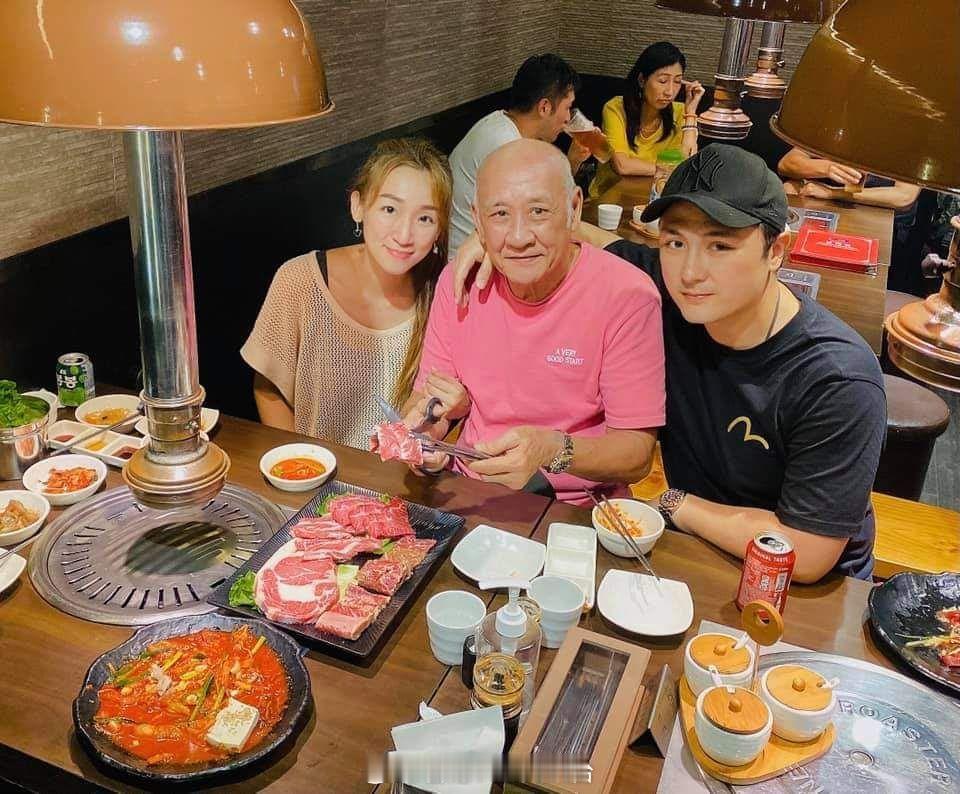 星岛：李家鼎未见施明最后一面留遗憾悲伤过度暴瘦离婚后仍照顾前妻与女友拍拖多年