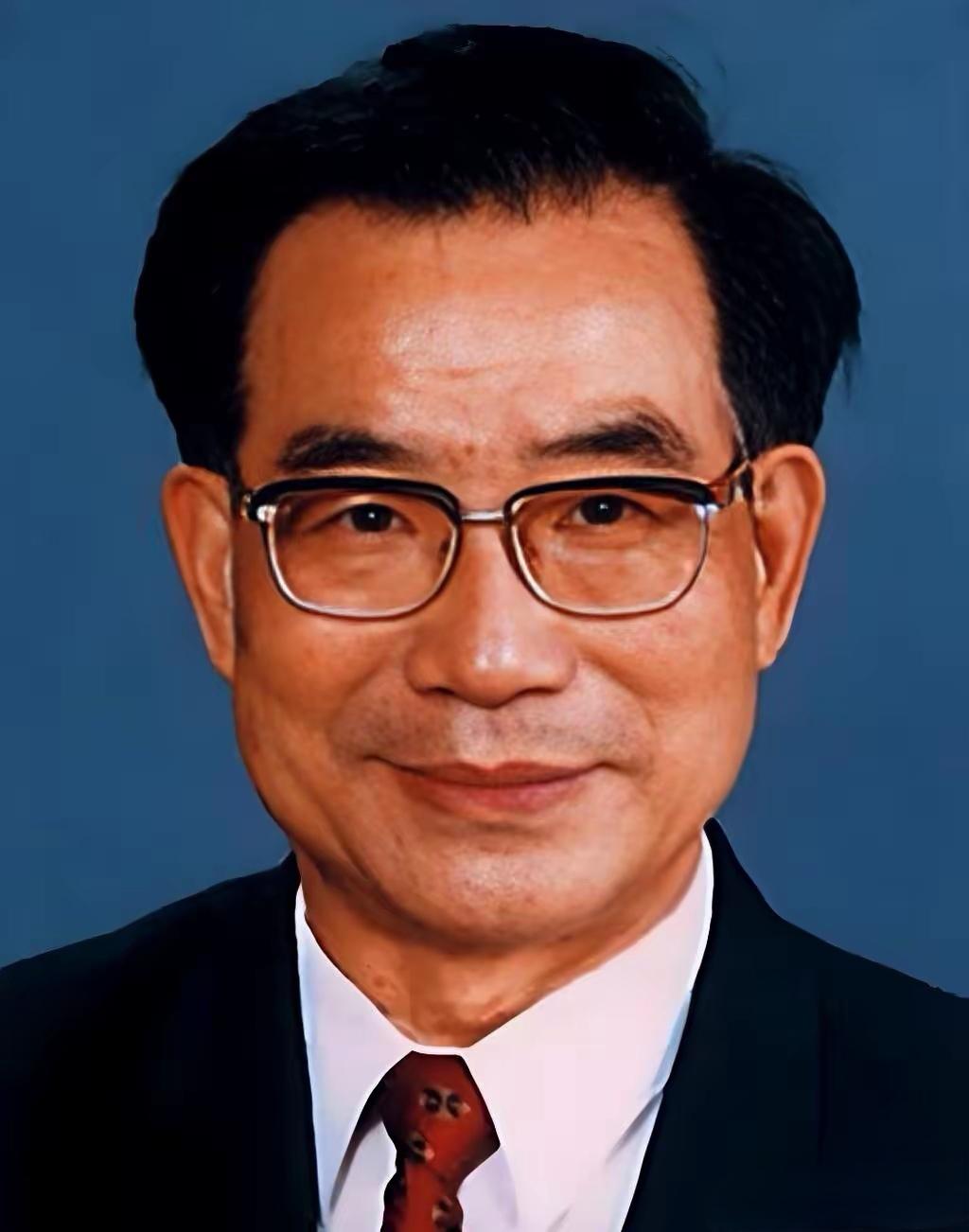 中国核反应堆及核电工程专家，中国科学院院士、俄罗斯工程院外籍院士，中国核工程公司