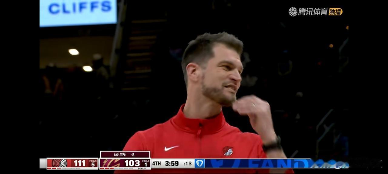 开拓者终于学会使用杨翰森！开拓者客场122比110战胜骑士！杨翰森单手抓下篮板