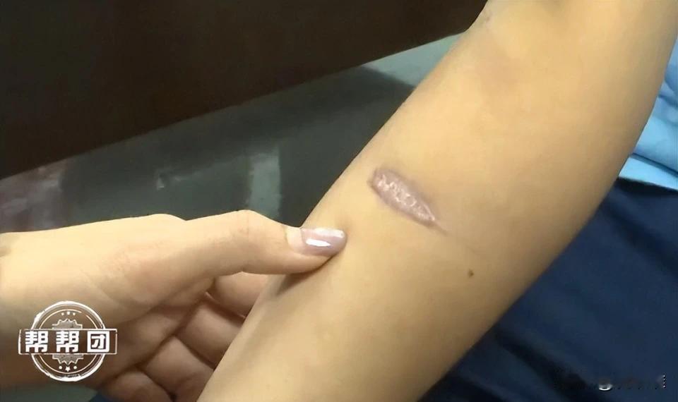 “让人心疼！”夫妻离婚后男孩跟随爸爸生活，一段时间过后孩子妈妈去看儿子，让她心疼