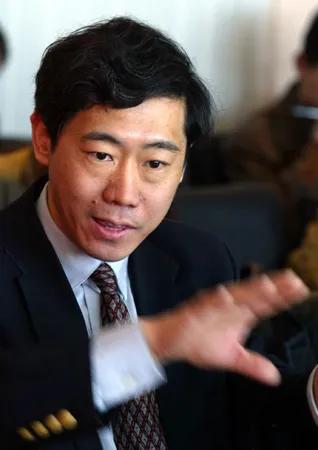 北京，清华教授李稻葵在公开论坛上罕见拍桌子：坚决反对养老政策无限拖延。当年交公粮