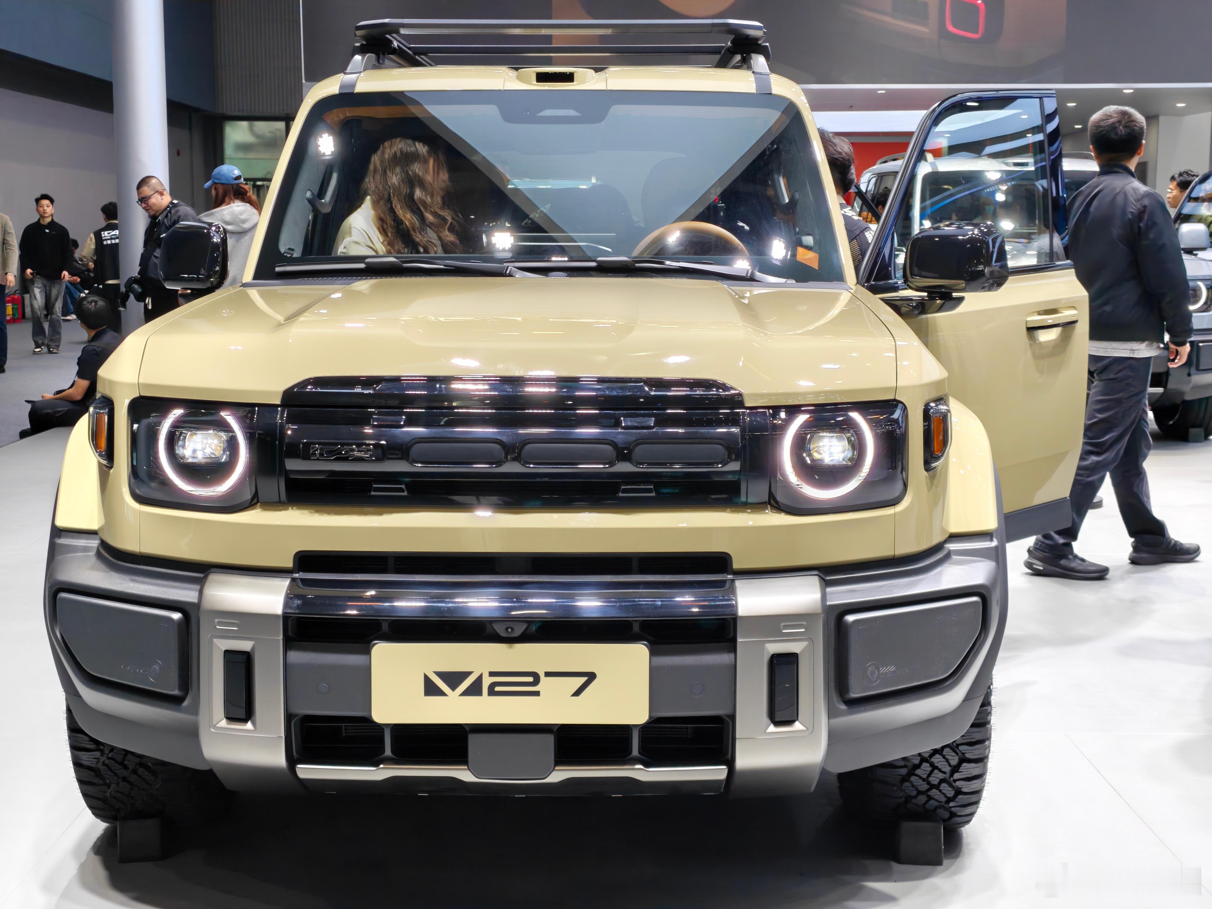 iCarV27终于亮相了，上市得明年三月。当年职务之便，在V27这辆车刚刚定型