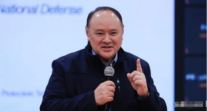 突然想谈了，菲律宾防长喊话中国，之前的硬气怎么没了？菲律宾主动喊话中国。当地