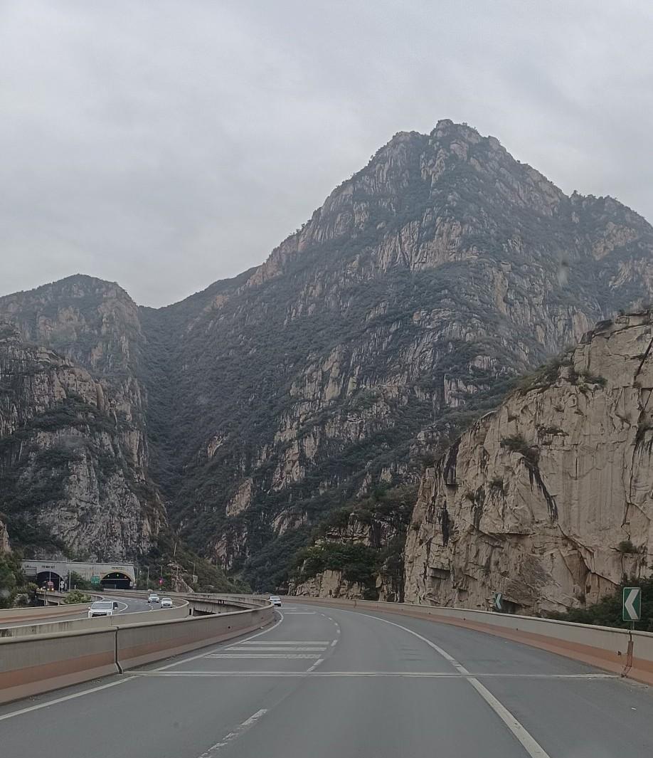 我们河北衡水地区一马平川沧州也没山你就是上厕所都找不到背人的地方以前没出过