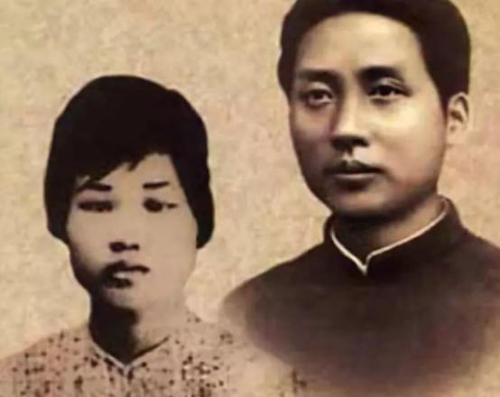 1962年杨开慧母亲逝世，已两度再婚的毛泽东，以女婿尽孝的口吻，给杨家写了一封信
