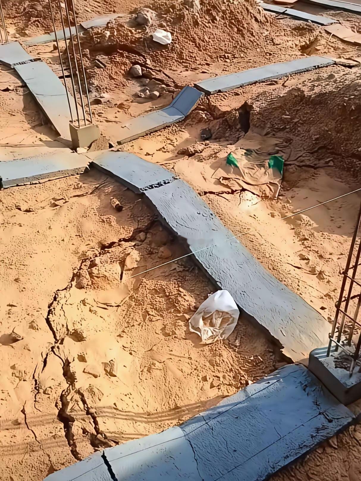 这个情况，项目经理和总监是不是该提桶跑路了？
