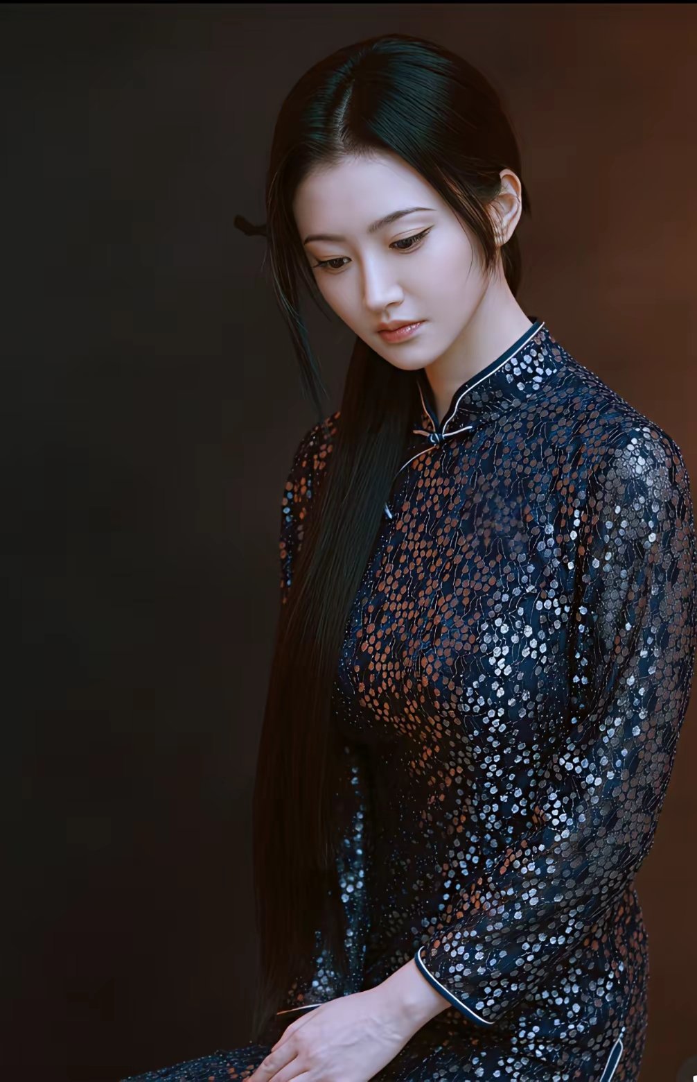 景甜的未来一眼看得到头，李小冉就是她未来的路。以前我是不信面相的，但看了面相上说