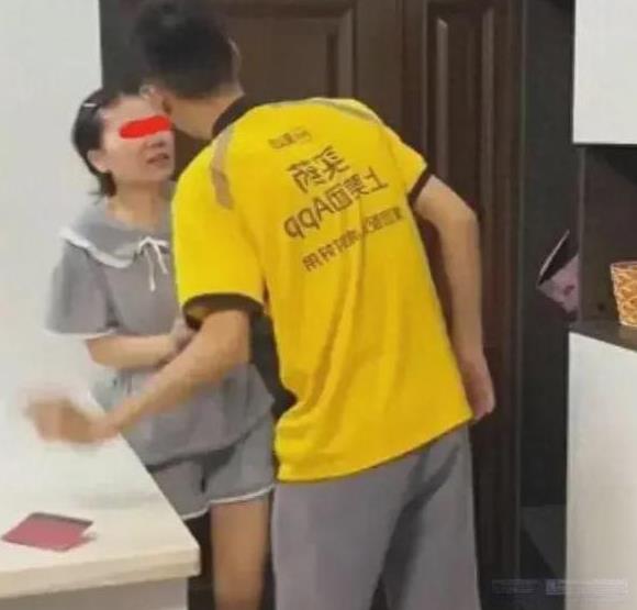 这就是典型的“扶弟魔”！2023年，河南，一男子跑外卖赚了30万元后，全部交给了