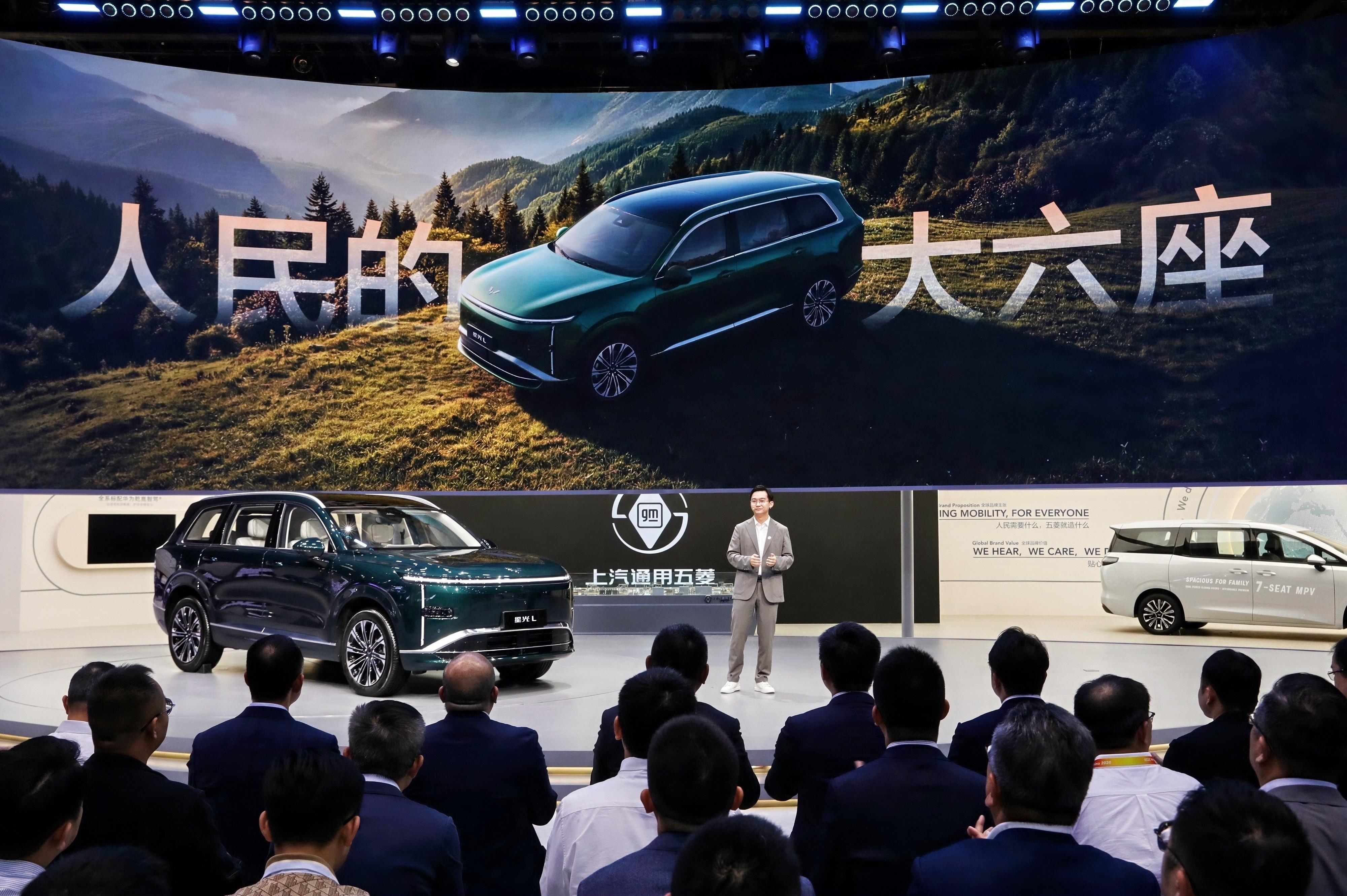 现在身边越来越多人出门都要带老人、带孩子，要选一款满足全家出行幸福感的六座SUV