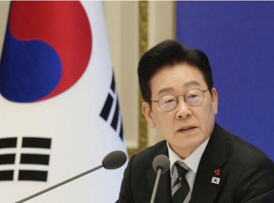 韩国开始“反水”，狠狠打了白宫一耳光！ 很多人以为，拥有11艘航母的美军天下