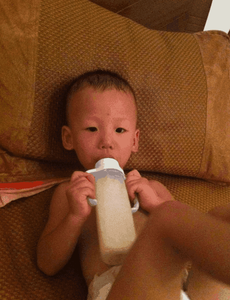 这样给孩子吃东西是在“催熟”孩子, 很多家长都喜欢这样做!