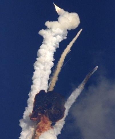 又喜提10天庆祝，18日，印度空间研究组织(ISRO)使用极地卫星运载火箭发射