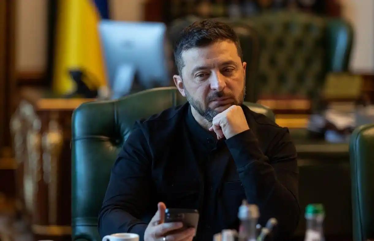 这边俄乌的仗还没打完，乌克兰和美国这对“盟友”，直接闹得不可开交，泽连斯基更是直