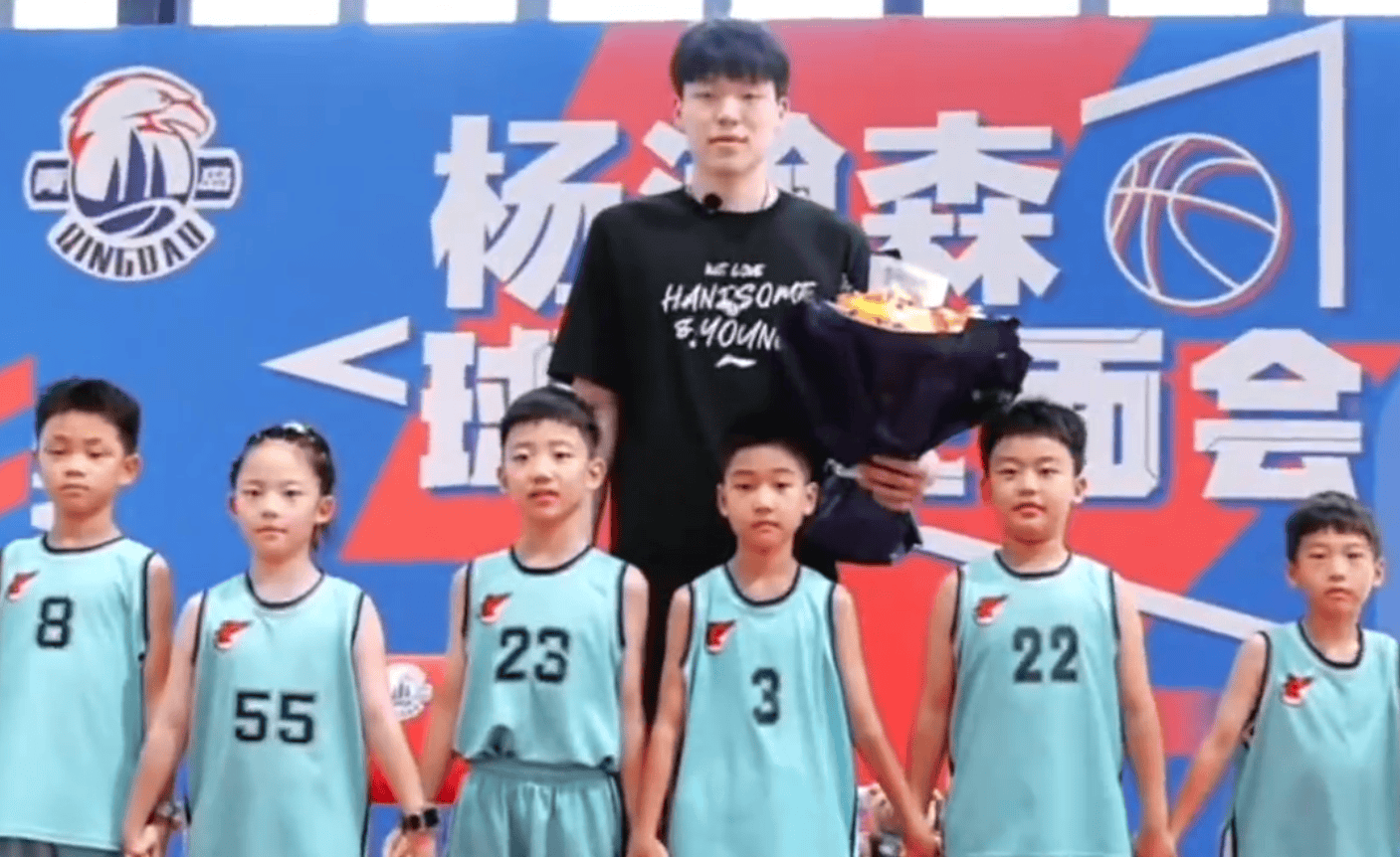 媒体人: CBA各队目前致力于通过各类球迷活动来强化球迷文化