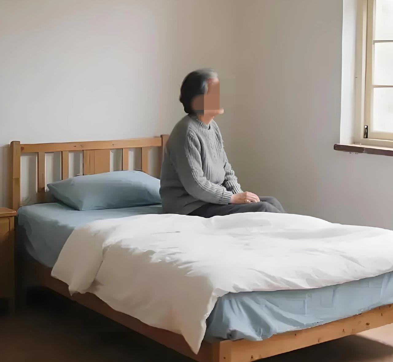 上海，一老太卖了房子，搬去和儿子同住，卖房款280万，全部给孙子买了婚房，谁知钱