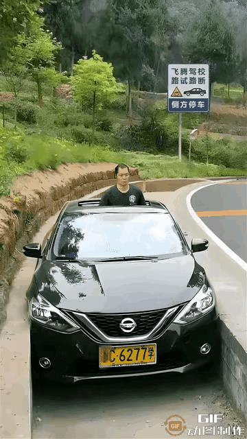 笑死我了，你是怎么开进来的，还带点拐弯的路，绝对是人才。问一下，还有谁？[呲牙笑]