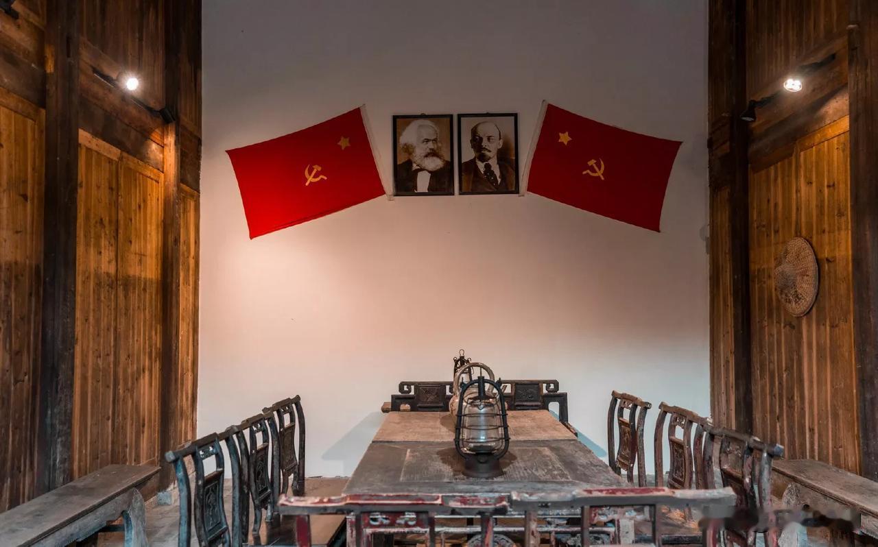 猴场会议作为遵义会议前的最后一次筹备性会议，在长征中有着关键地位，具体如下：