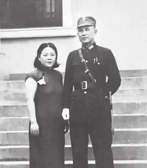 1930年，白崇禧外出时，找了一个情妇，妻子知道后逼他分手。谁知，情妇竟然生了一