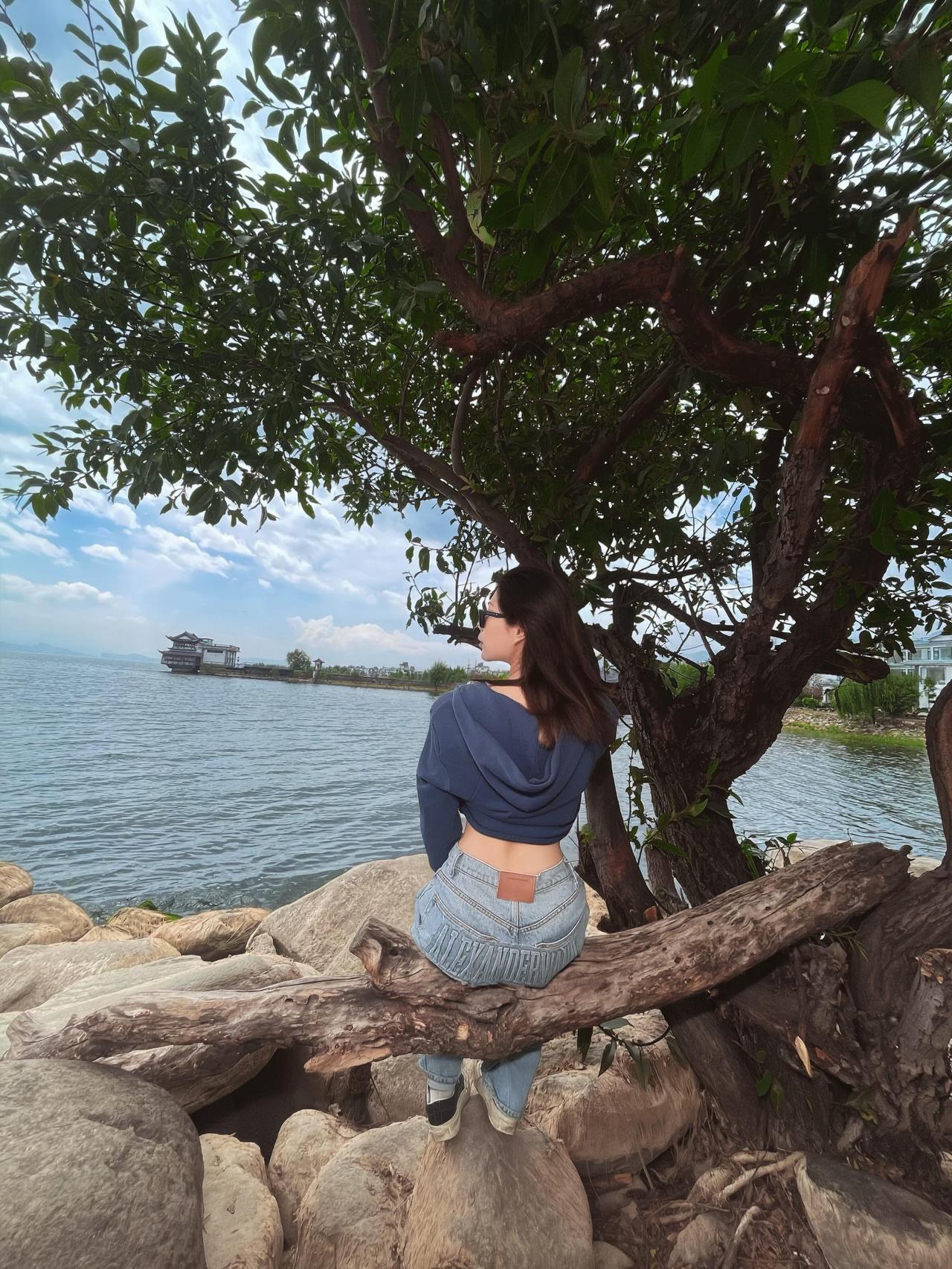 男人开始走下坡路一个家庭开始衰败往往是男人的心先散了。他不再为这个家打