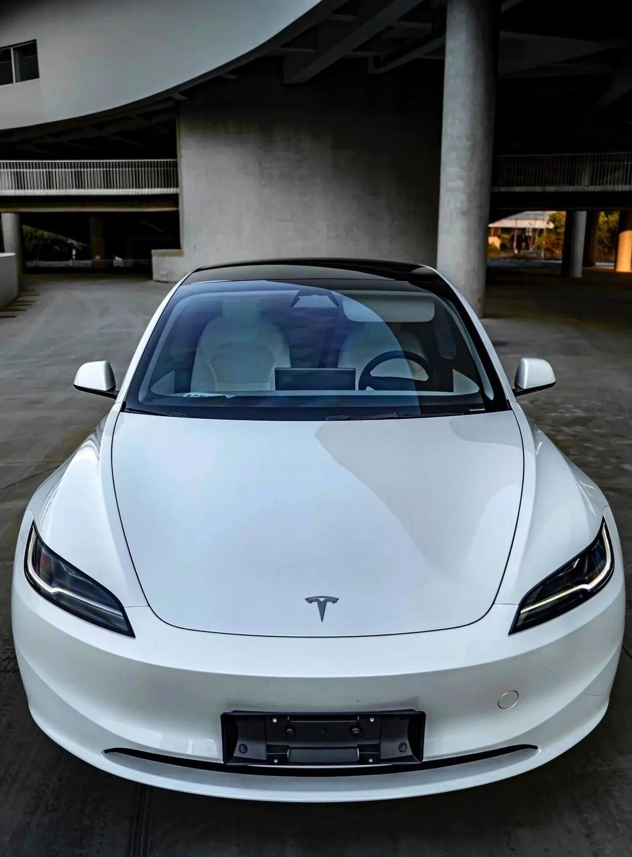特斯拉model3车主真实体验。ModelY真实体验：标准模式一脚电推背感直接