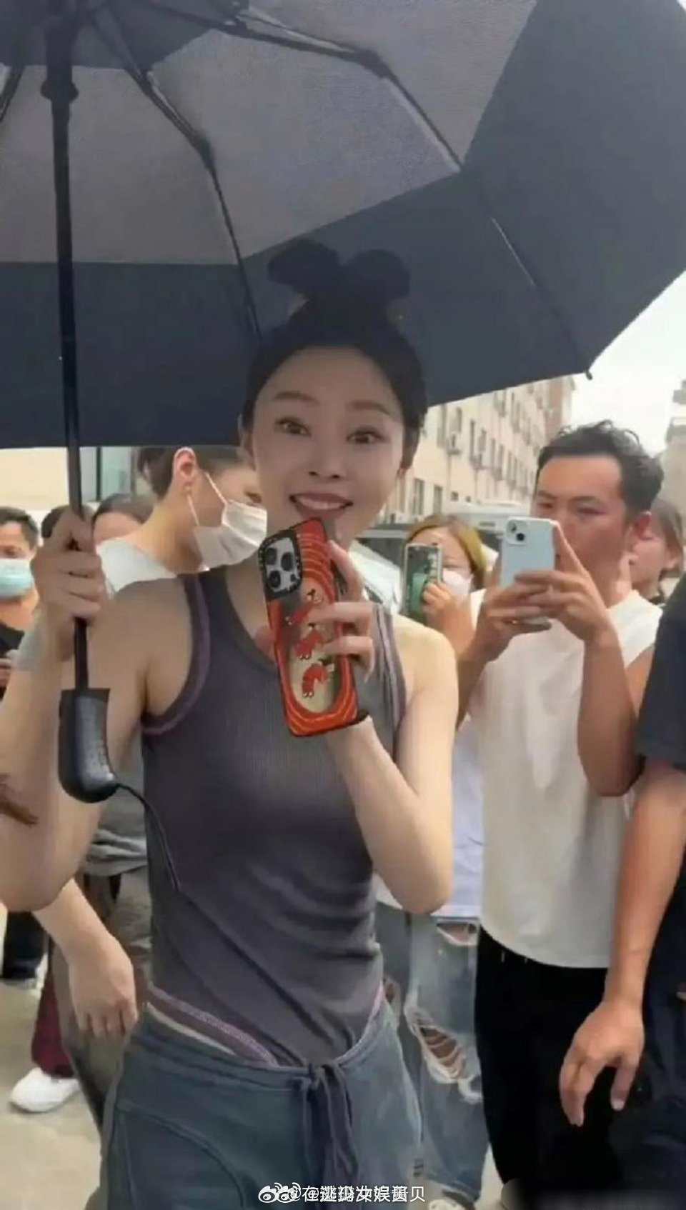 宋轶这衣，显身材是真的，但是上厕所会不会好麻烦