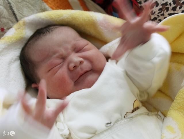 孕妇坚持顺产, 孩子出生后脑瘫, 大夫提醒: 八种情况下还是剖腹产