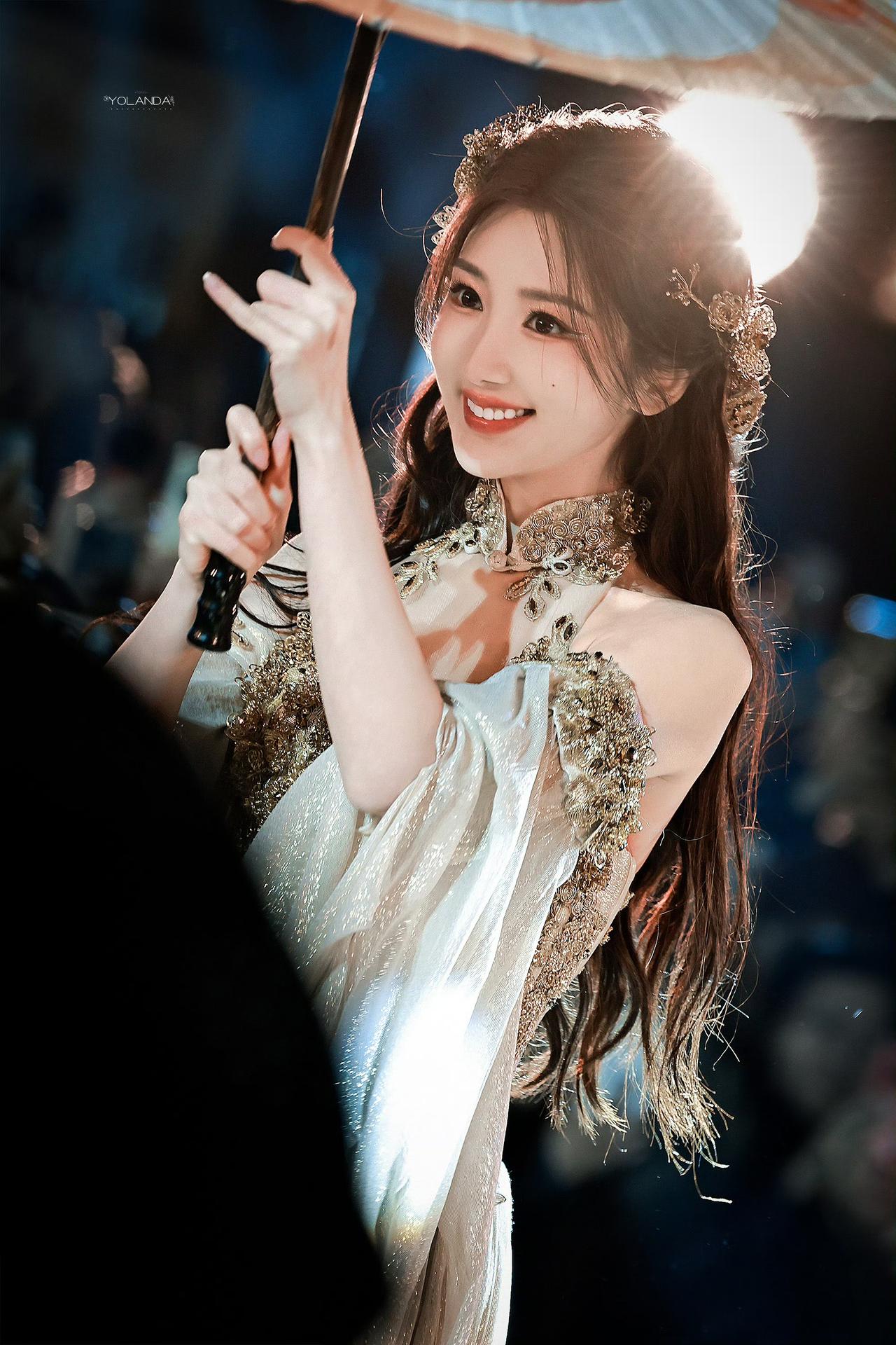 毛晓彤虽然也瘦弱娇小，但是给人气血充沛的感觉[爱心][爱心]