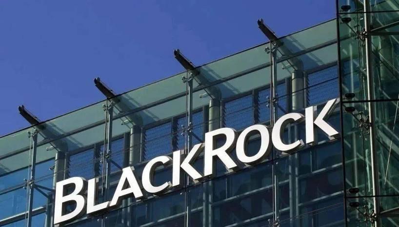 你公司最机密的底牌，可能正顺着那些高大上的AI系统，一滴不剩地流进美国情报体系的