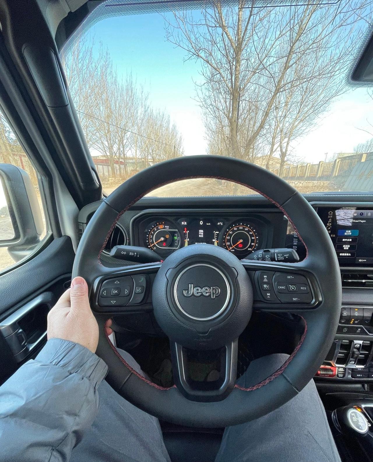 试驾完牧马人一言难尽，选撒哈拉还是罗宾汉这类人买牧马人，也是没谁了……这几天