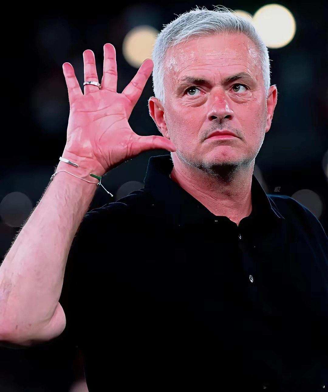 穆里尼奥在葡超正做着他最不擅长的事：悄无声息地赢下所有比赛。他带领的本菲卡15轮