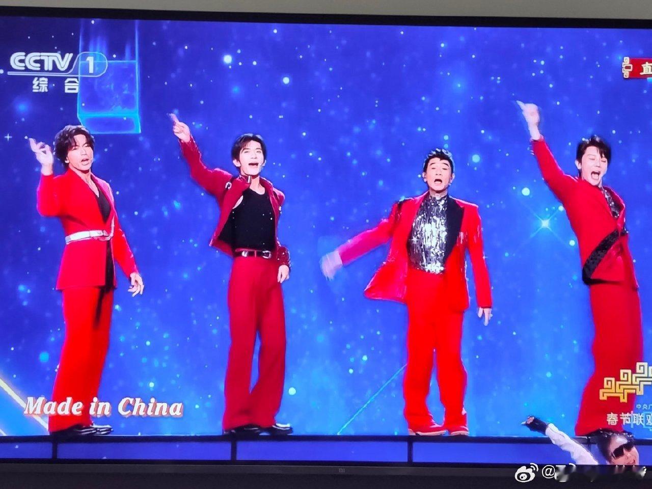 易烊千玺的身段是真好，就他最抓眼最c，没想到我们00后影帝的舞台表现力也那么权威