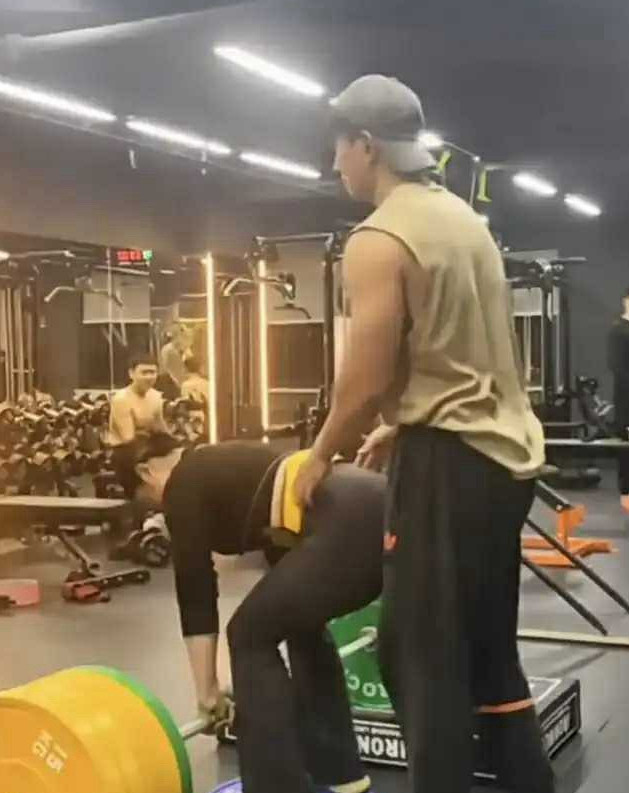 大力士啊举铁