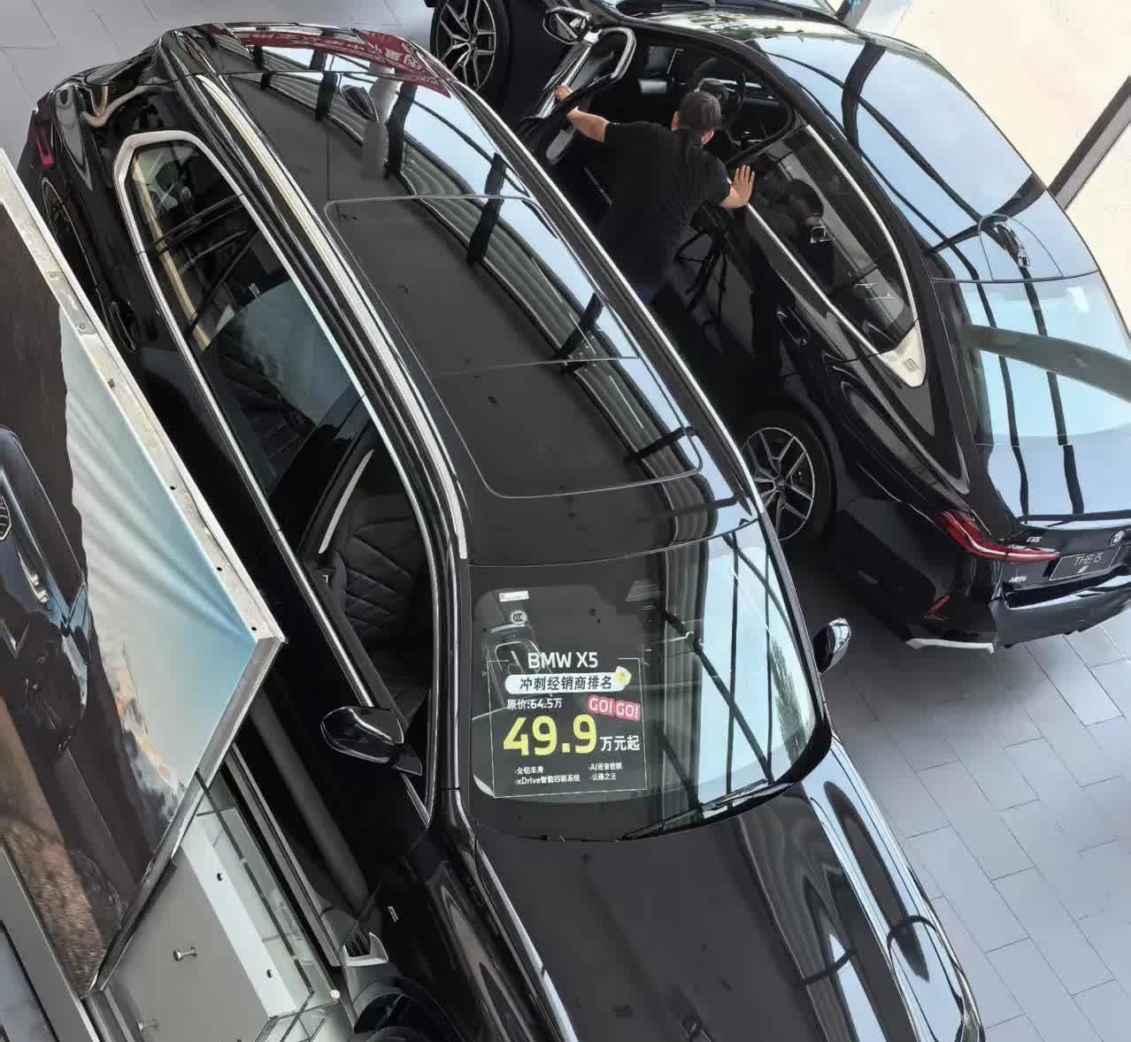 宝马X5.x3是真的便宜了，裸车49.9万元的X5，29.6万元的X3，价格太香