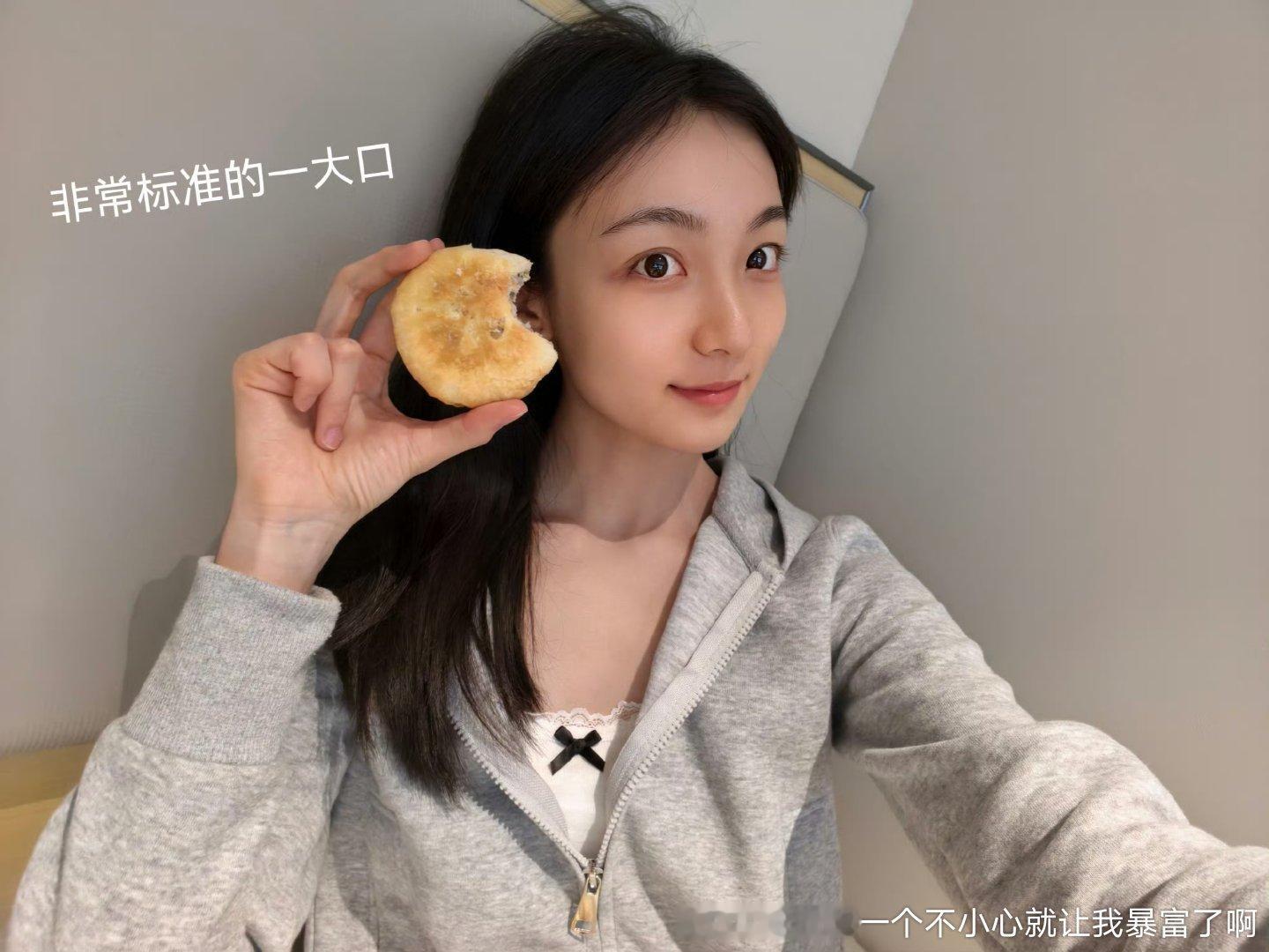三小姐就是低配很多人25+还是小孩长相和身板​​​