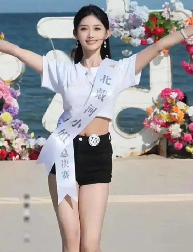 18岁北戴河选美亚军，这就是青春的模样！在刚刚结束的北戴河小姐总决赛上，
