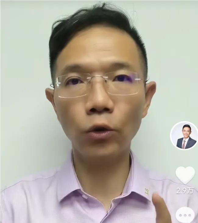 李律一定要注意安全了！在昨天开庭之前，李律直播时，评论区有人留言，不知道是