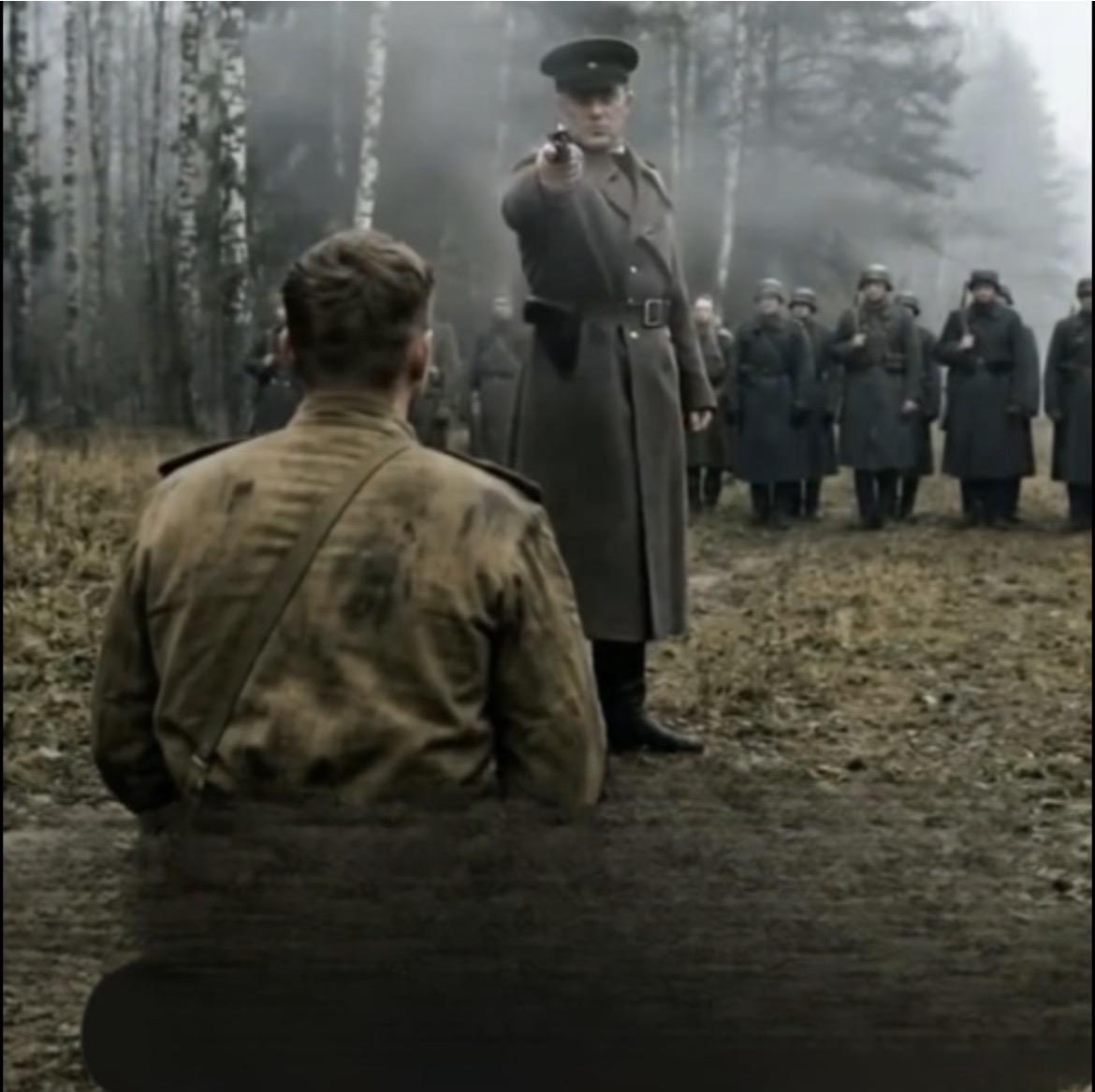 苏联红军的行囊红线在苏联红军的队伍里，士兵从战场上背回来的东西，有时候能保命