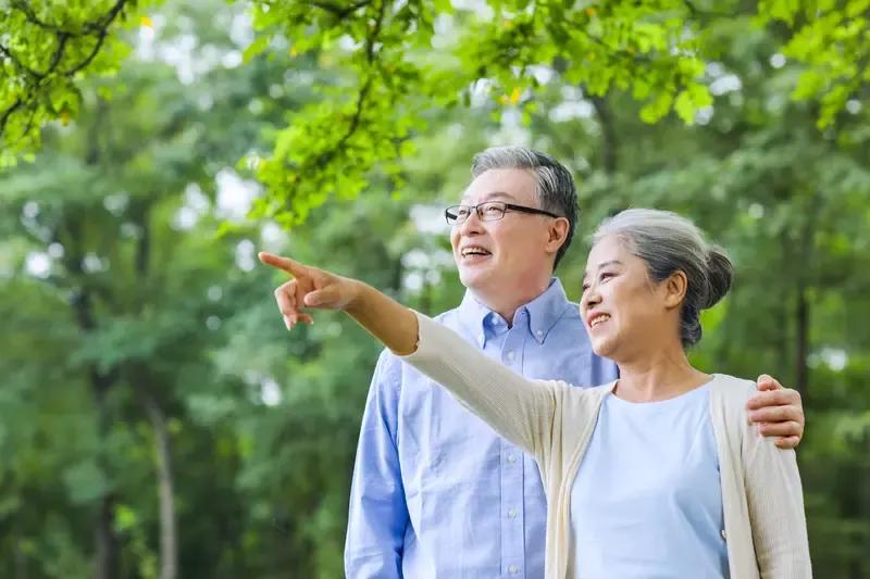 人生晚年幸福关键，我觉得：1，首先有一个健康的身体人生暮年，不是比谁的物质条件