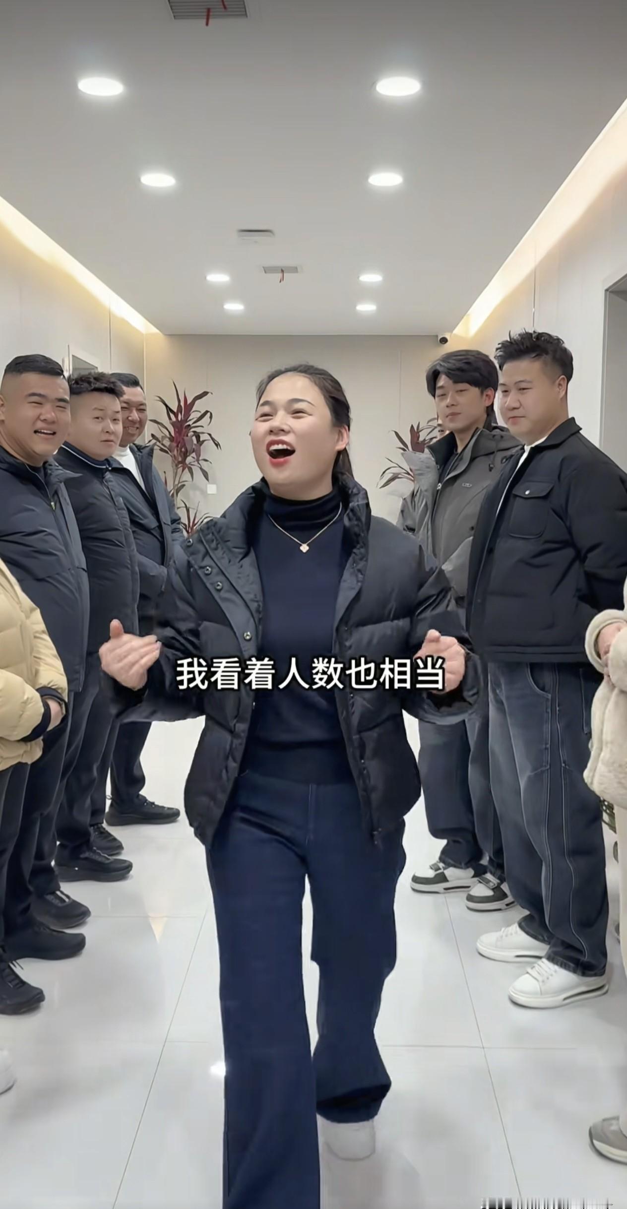 央视一锤砸下，韩束立马掏出另一份报告。一张小面膜，两头都喊冤，这水到底有多深？