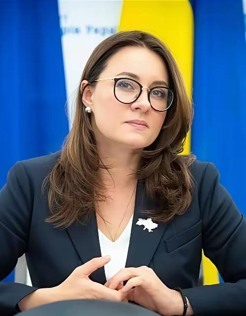 ​从乌克兰内部传出惊人的消息，总理尤利娅・斯维里坚科有可能会变成总统办公室主任，