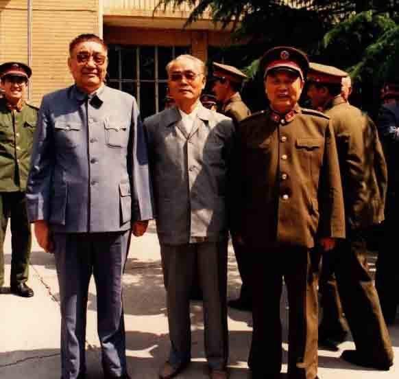 王近山手下三剑客，后来有多牛？他们合在一起当过六个大军区的首长：尤太忠：北京军