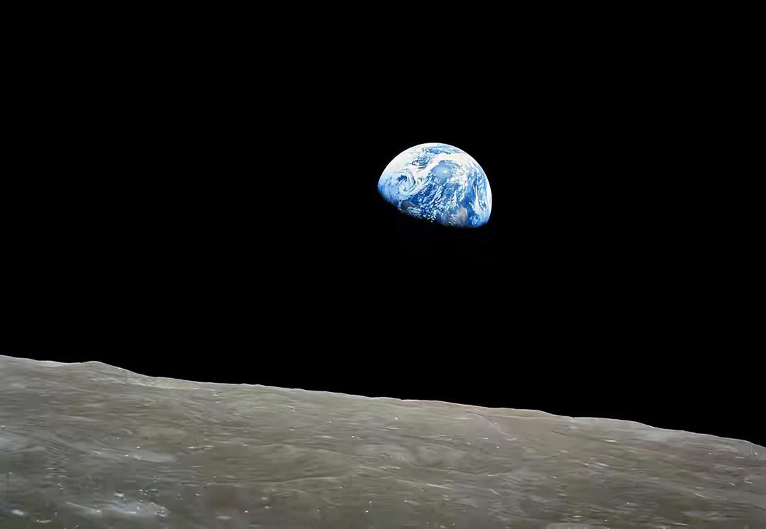 55年前，美国阿波罗14号宇航员艾伦·谢泼德踏上月球，回望地球时哭了。在月球上，