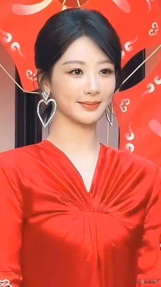 杨紫真的绝美，气质温柔又灵动，美得好自然好舒服……