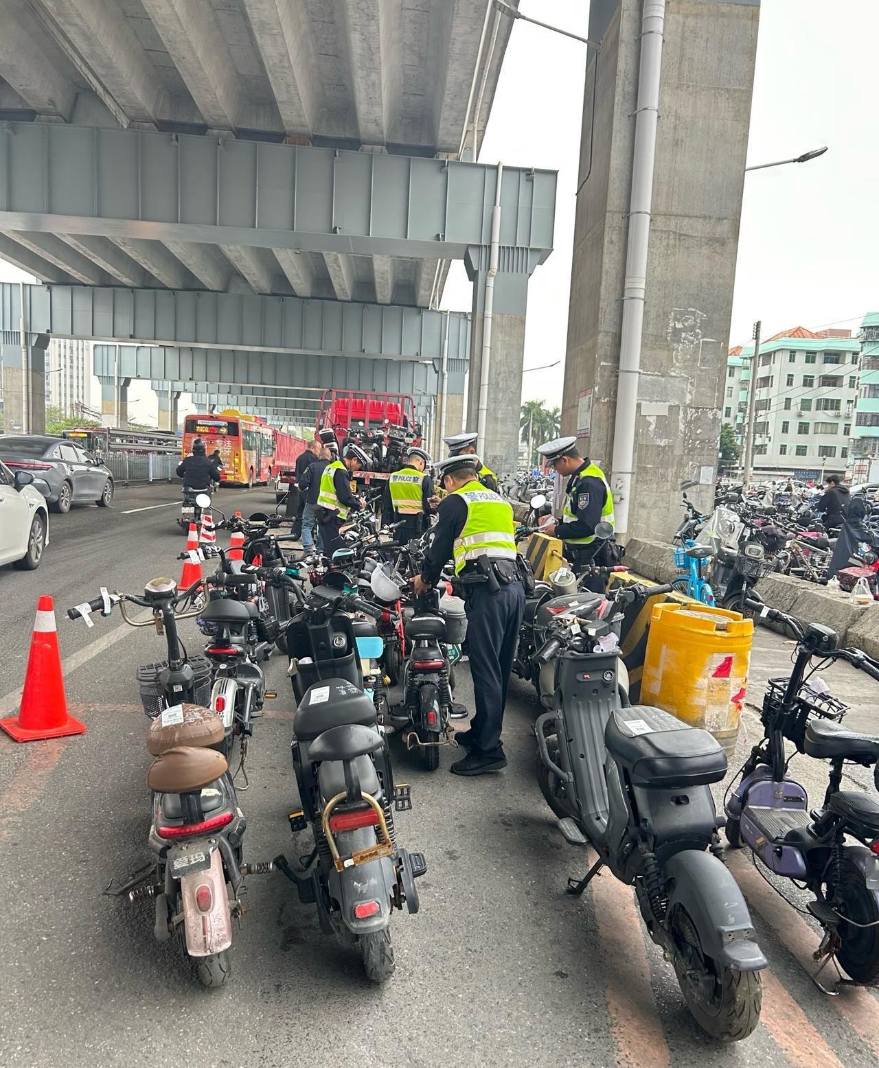 天塌了！上个班回来车没了。说真的，路上有%90的无牌车，骑的飞快还不戴头盔那