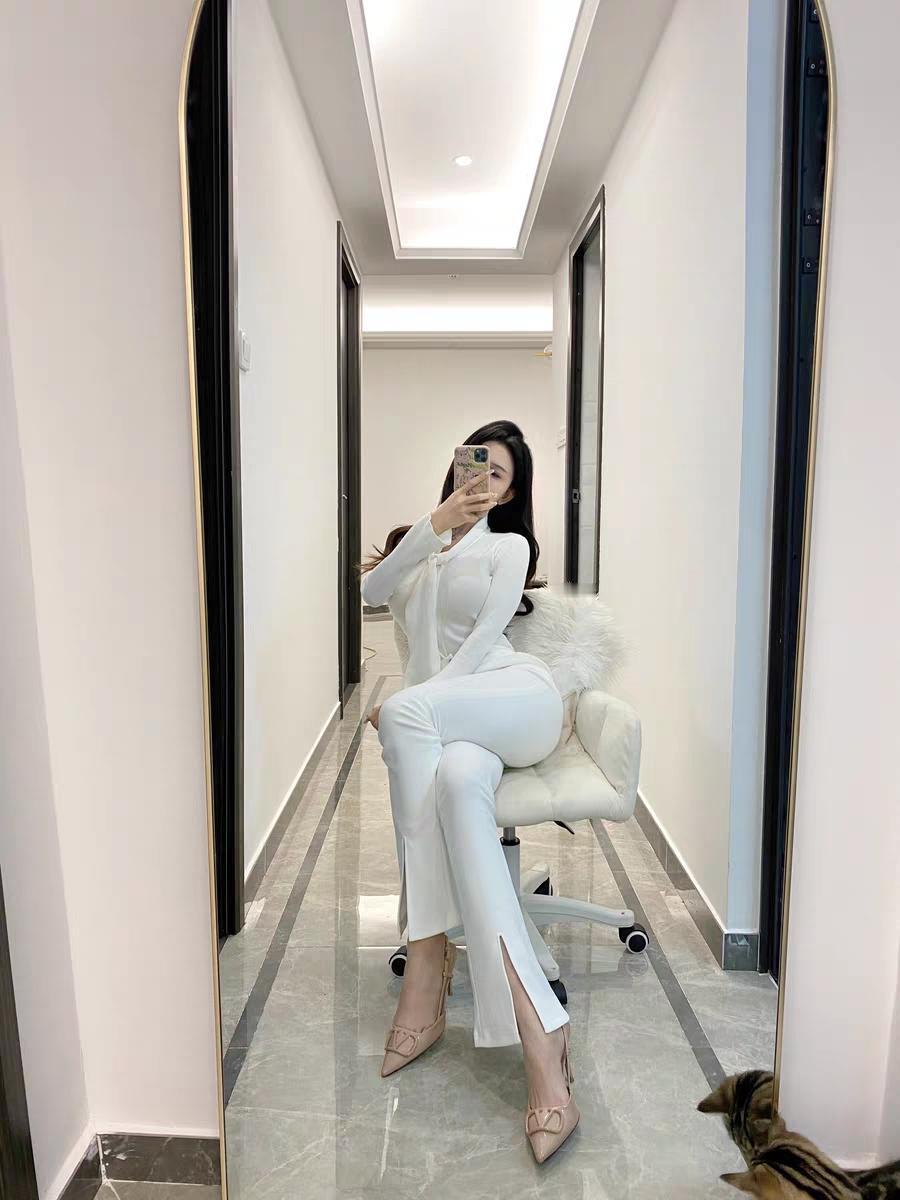 无聊的时候就自拍呀