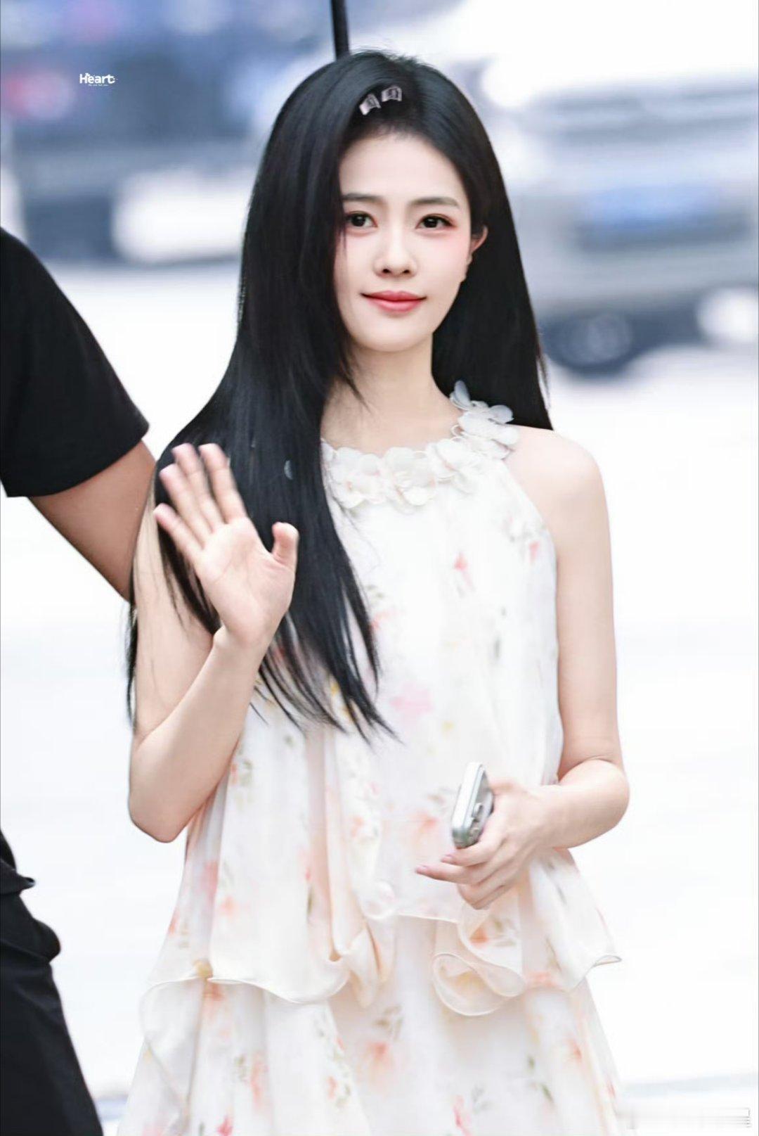 白鹿饰演的叶璃成为欢网26年暑假剧集女性角色第一，自带剧粉盘的扛剧花就是这样，被