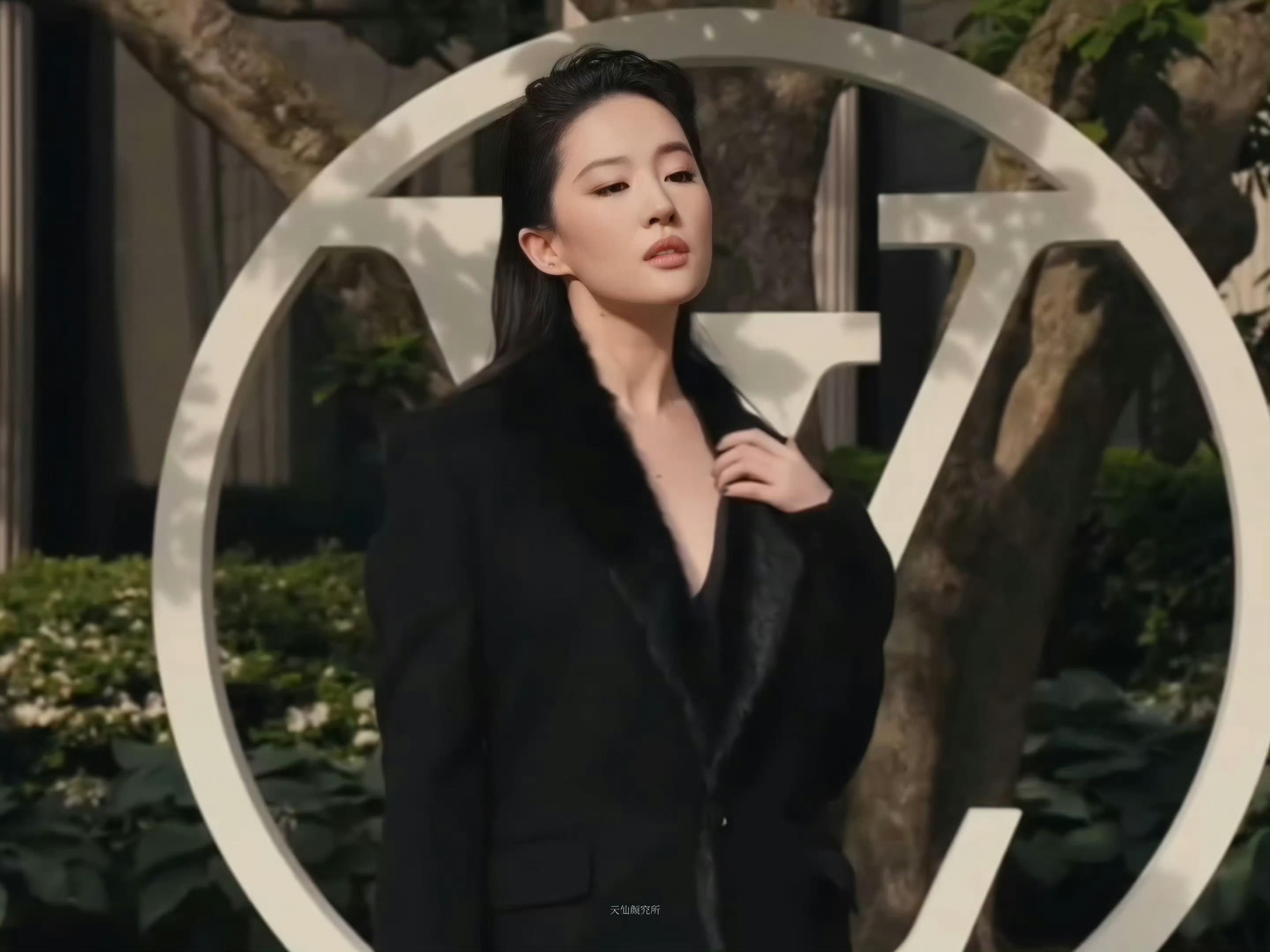 刘亦菲纽约拍摄出片的女神没戴珠宝的刘亦菲是最闪耀的珠宝时尚灵感解读刘亦菲