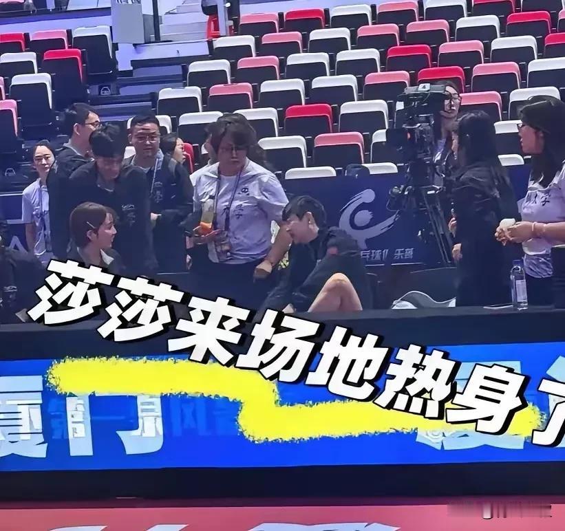7.25孙颖莎开始热身了，这是要上场的节奏！前几天我说孙颖莎打乒超第二阶段，