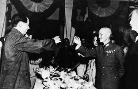 1945年，重庆谈判时，蒋介石提出让毛主席担任省长，毛主席平静地问：“委员长想让